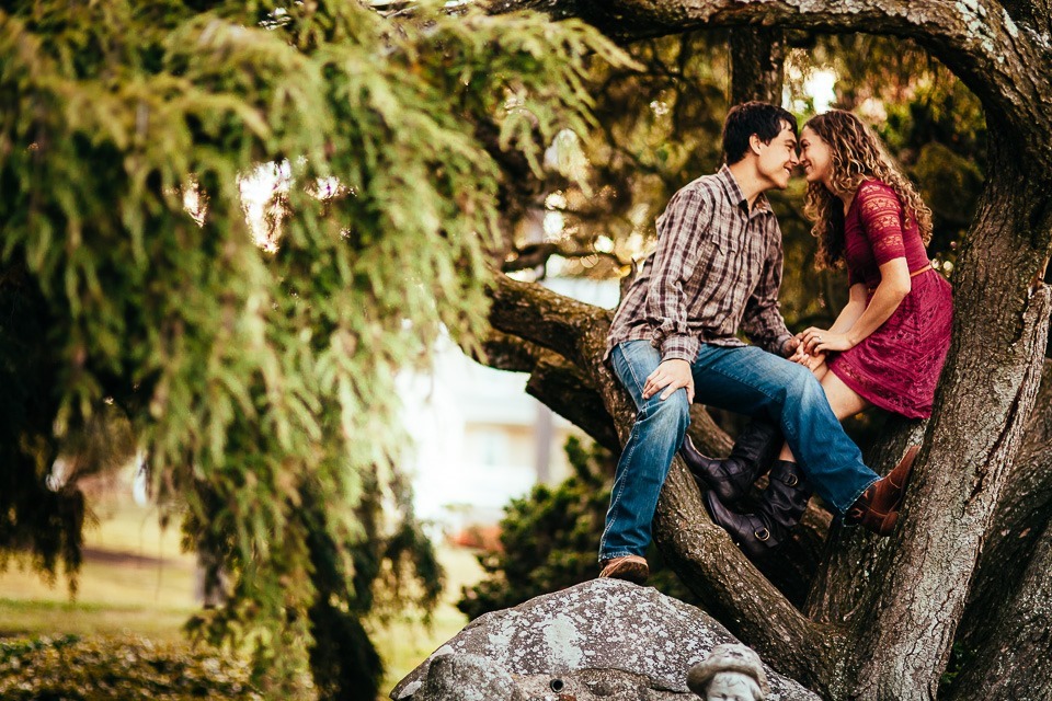 Elizabethtown Engagement Photographers